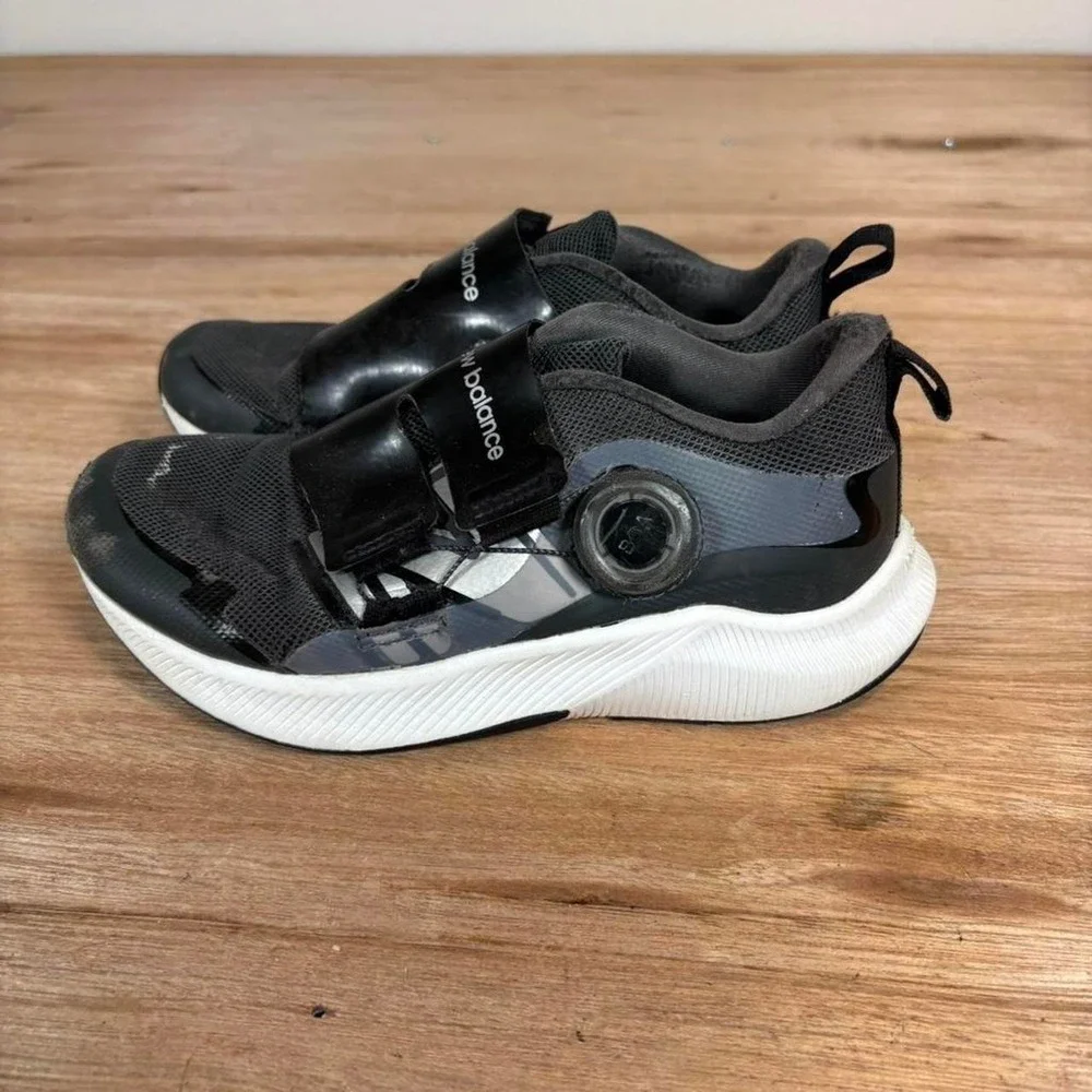 New Balance DynaSoft Reveal v4 BOA black Boy Sneakers Kids Size 2